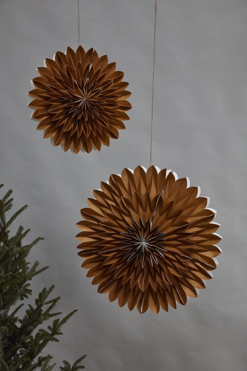 Fanfare Layered Fan 24" x 6.75" x 24"